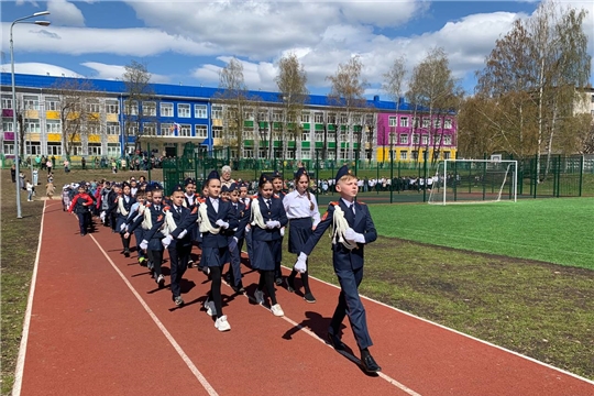 На стадионе обновленной средней школы № 31 г. Чебоксары прошел традиционный Парад Победы