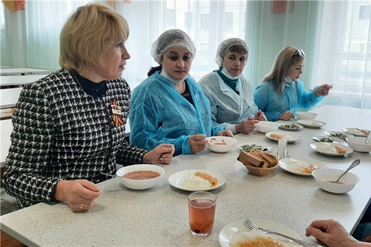 Питание детей в образовательных организациях города Чебоксары на контроле