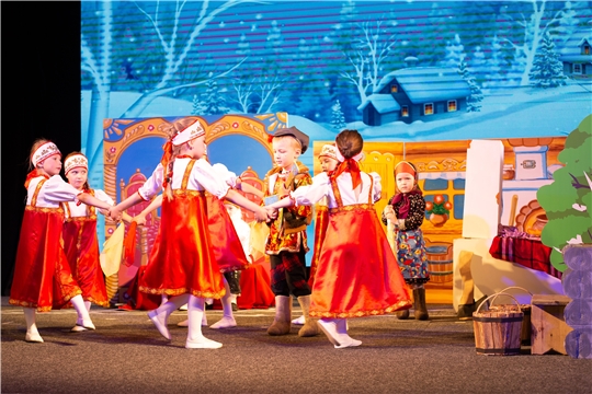 В Чебоксарах прошла торжественная церемония закрытия фестиваля театральных коллективов «Театральная весна - 2022»