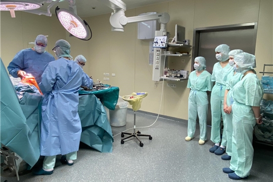 Столичные школьники посетили Федеральный центр травмотологии, ортопедии и эндопротезирования в преддверии Дня медицинского работника
