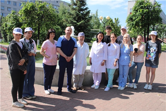 Обучающиеся столичных образовательных учреждений поздравляют врачей с приближающимся Днем медицинского работника