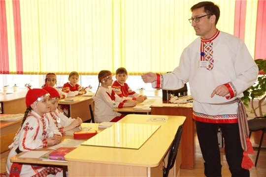 Столичный педагог представит Чувашию на Всероссийском конкурсе учителей родного языка