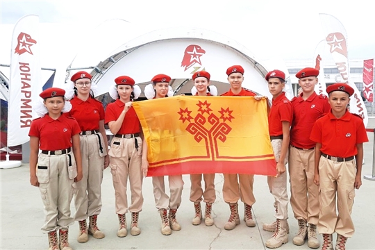 Чебоксарские школьники приняли участие в Международном военно-техническом форуме «Армия - 2022»