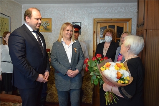 В Чебоксарах продолжаются поздравления ветеранов Великой Отечественной войны на дому