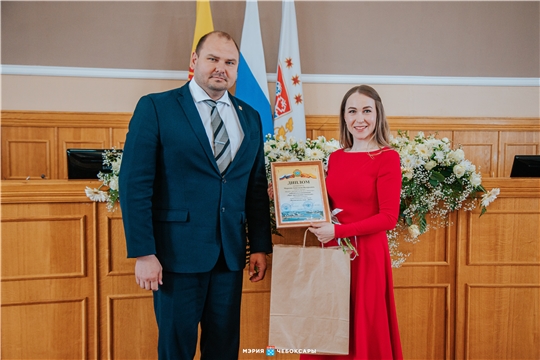В Чебоксарах поздравили победителей городских конкурсов «Учитель года» и «Воспитатель года»