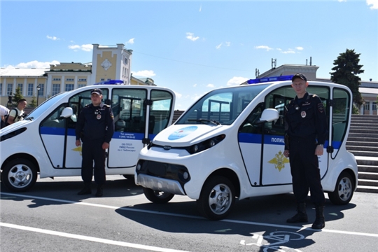На набережной в Чебоксарах полицейские будут нести службу на электромобилях