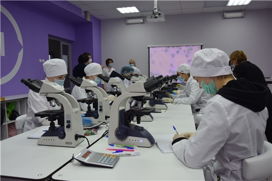 В Чебоксарах стартовала приемная кампания: абитуриенты подают документы и через портал Госуслуг