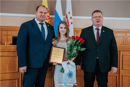 В администрации Чебоксар наградили победителей конкурса «Лучший муниципальный служащий города Чебоксары» 2022 года