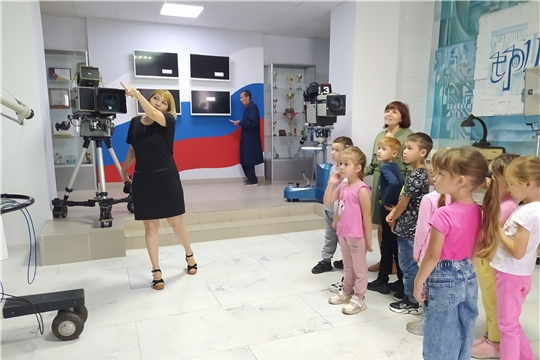 «Чувашия» за кадром: чебоксарские дошкольники побывали на экскурсии в ГТРК «Чувашия»