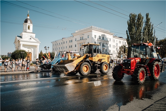 Колонны городской техники прошли маршем по центру Чебоксар
