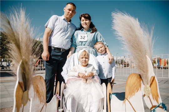 В чебоксарском параде декорированных колясок «Аистенок» приняло участие более 30 семей