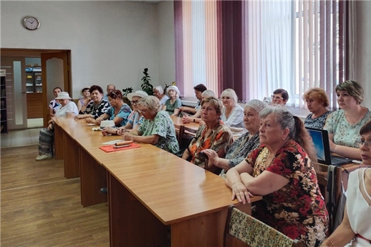 В Центральной библиотеке г. Канаш состоялось занятие на тему «Электронные услуги и сервисы Пенсионного фонда Российской Федерации»