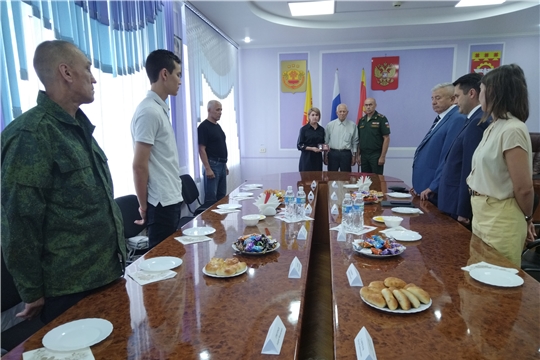 В Канаше вручили медаль "За Отвагу" семье погибшего майора Александра Белова