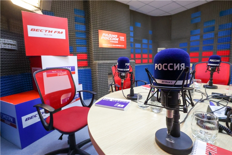 Глава Чувашии Олег Николаев поздравляет с Днем радио, праздником работников всех отраслей связи