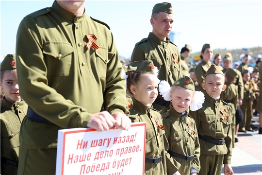 Олег Николаев на Параде дошколят и юнармейцев: «Будущее России и Чувашии в надёжных руках»