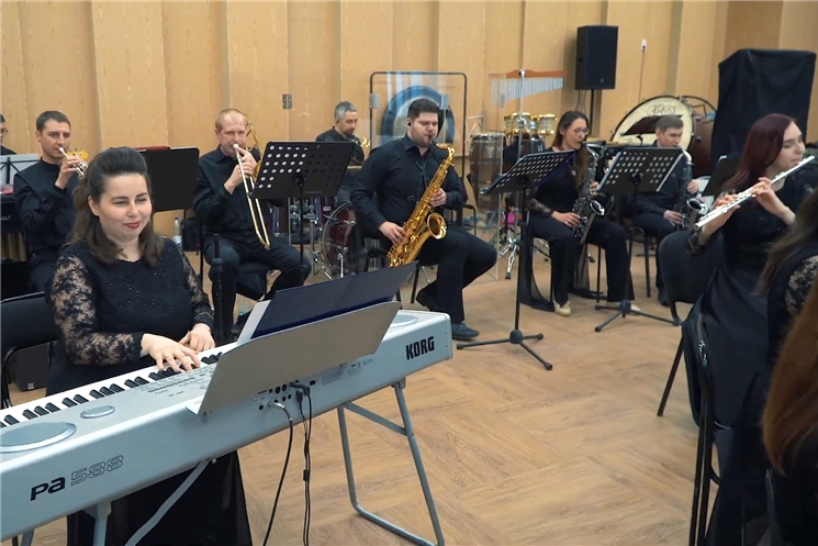 Олег Николаев поздравил коллектив оркестра эстрадной и джазовой музыки с победой в Первом Всероссийском конкурсе джазовых коллективов   