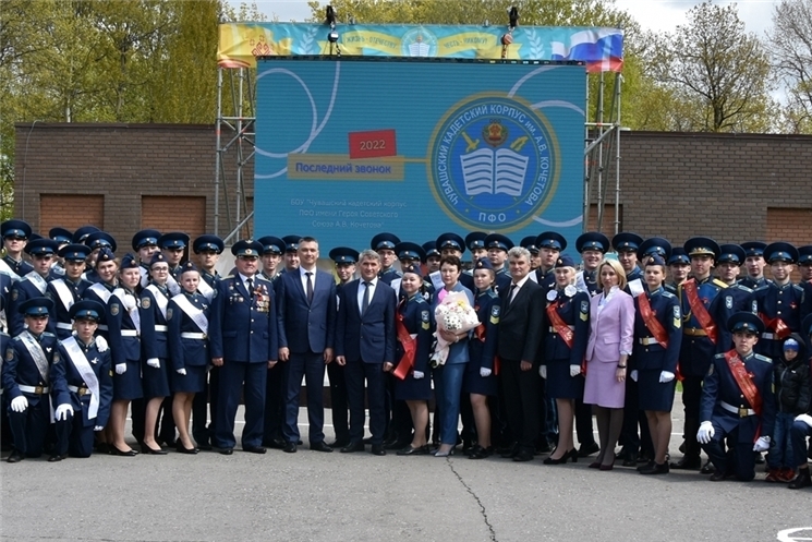 Олег Николаев поздравил выпускников Чувашского кадетского корпуса с окончанием учебы