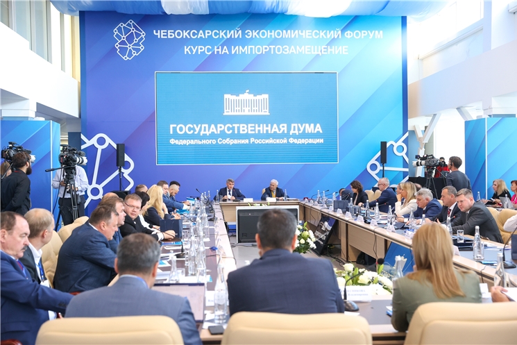 Олег Николаев приветствовал участников заседания Комитета Госдумы России по финансовому рынку