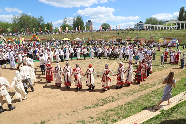 Олег Николаев приветствовал участников X Всечувашского праздника Акатуй