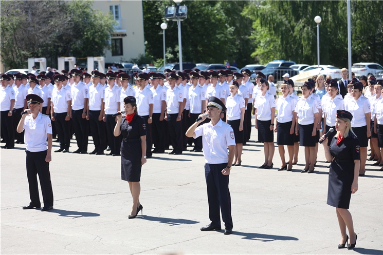 Олег Николаев наградил сотрудников полиции в честь 102-й годовщины со дня образования региональных органов внутренних дел