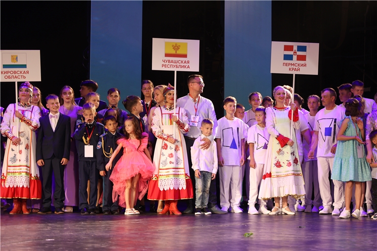 Олег Николаев приветствовал участников окружного конкурса «Успешная семья Приволжья»