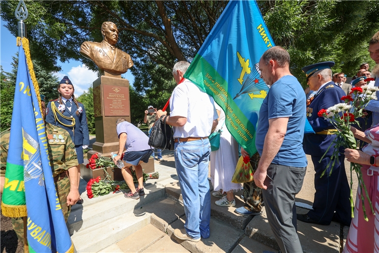 Олег Николаев  принял участие  в  открытии памятника  Герою Советского Союза Василию Маргелову
