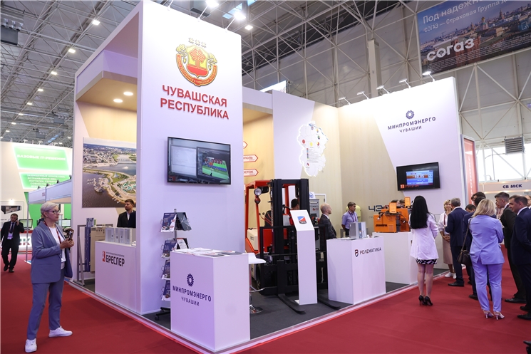 С достижениями чувашских предприятий на форуме "Армия -2022" ознакомился Глава Чувашии Олег Николаев