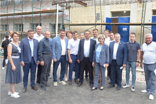 Депутаты Госсовета Чувашии осмотрели ход работ по модернизации школ в Чебоксарах и Новочебоксарске