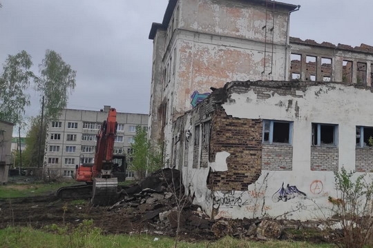 Администрация города Шумерля заключила контракт на снос здания бывшей школы №7