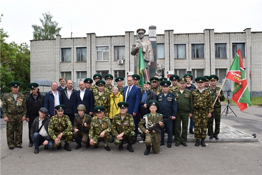 В Шумерле в основание памятника защитнику Отечества заложили капсулу со священной землей Брестской крепости-героя