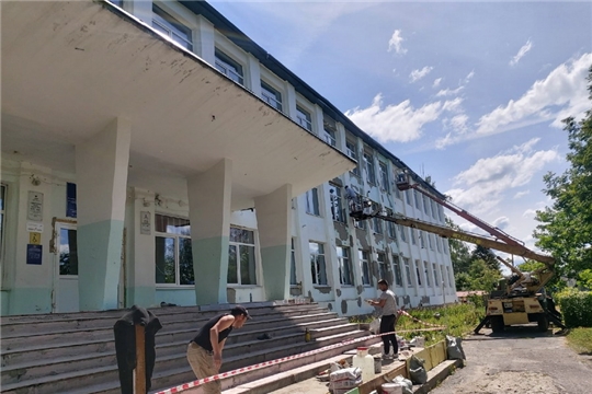Глава администрации города Шумерля Валерий Шигашев проинспектировал ход капитального ремонта школ в рамках федерального проекта