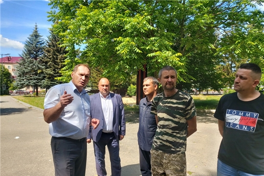 Глава администрации города Шумерля Валерий Шигашев провел дополнительное совещание по возможности функционирования детской площадки в парке