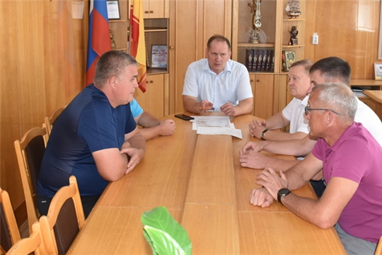 Сегодня в кабинете главы администрации города Шумерля состоялось рабочее совещание по дальнейшему развитию взрослого футбола в городе Шумерля.