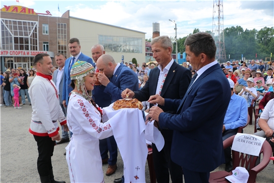 Владимир Димитриев принял участие в  традиционном праздник песни, труда и спорта «Акатуй-2022» в Чебоксарском районе