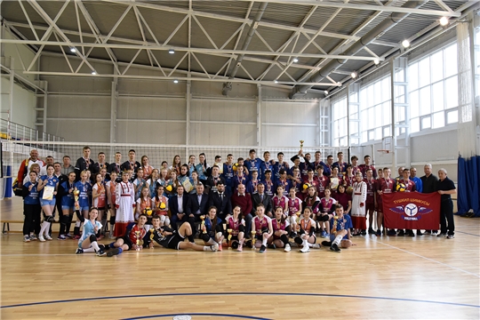 Финальные игры и церемония награждения школьной волейбольной лиги сезона 2022 в Ибресинском районе 