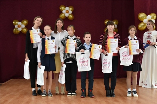 Кристина Майнина поздравила лауретов детской республиканской газеты «Тантăш»