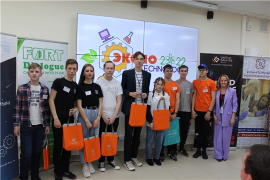 Учащиеся детских технопарков Чувашии представили свои идеи и разработки на ярмарке «ЭкспоTechnology-2022» 