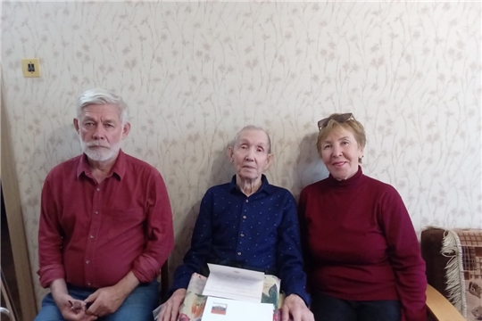 В Год выдающихся земляков поздравления с 90-летием принимает ветеран труда Александр Николаев