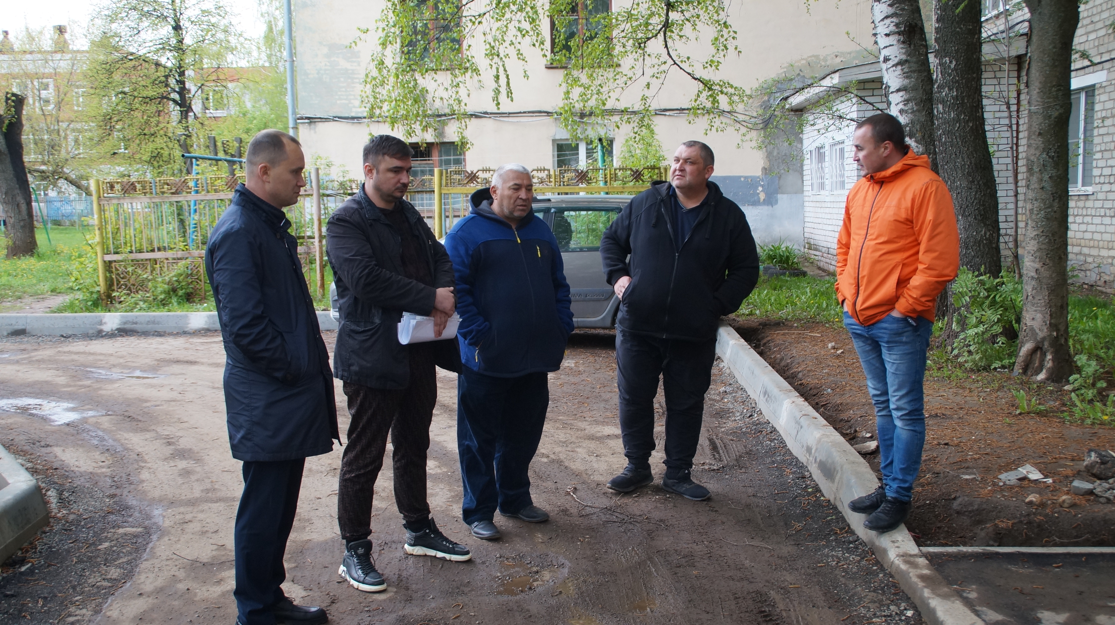 В Калининском районе г. Чебоксары проверили ход ремонта и благоустройства  дворовых территорий | Управа по Калининскому району администрации города  Чебоксары