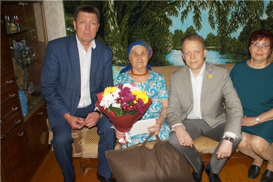 Год выдающихся земляков: 90-летний юбилей отметила долгожительница Калининского района Зоя Кузнецова