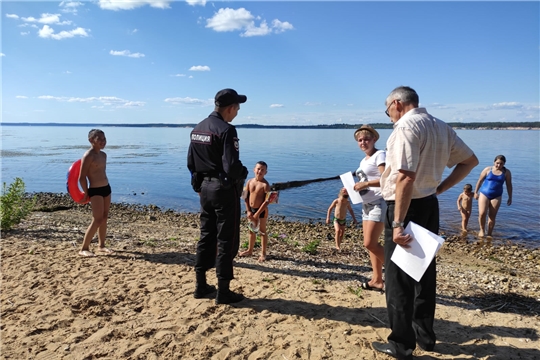 В Калининском районе продолжаются рейды по запрещённым местам купания