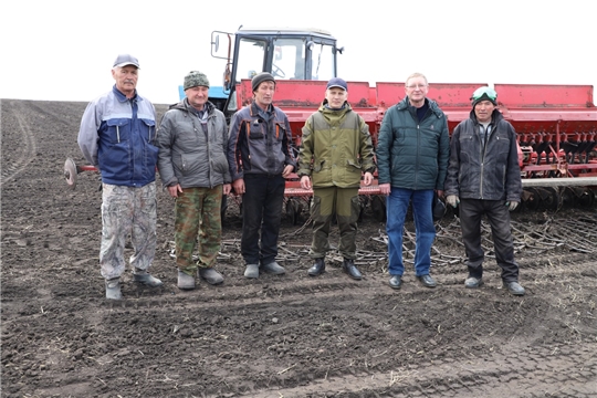 Весенне-полевые работы в Комсомольском продолжаются в полном объеме