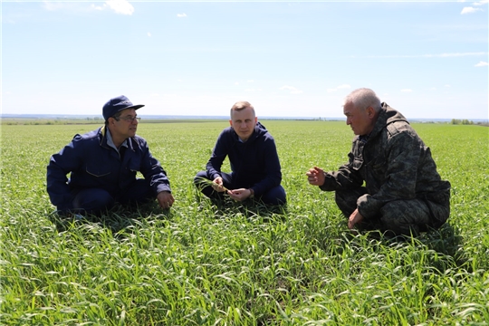 Сегодня глава администрации Комсомольского района Александр Осипов с рабочим выездом посетил колхоз "Урожай"