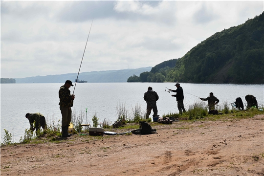 «Ловись рыбка большая и маленькая»: в Козловке прошел Фестиваль рыбака