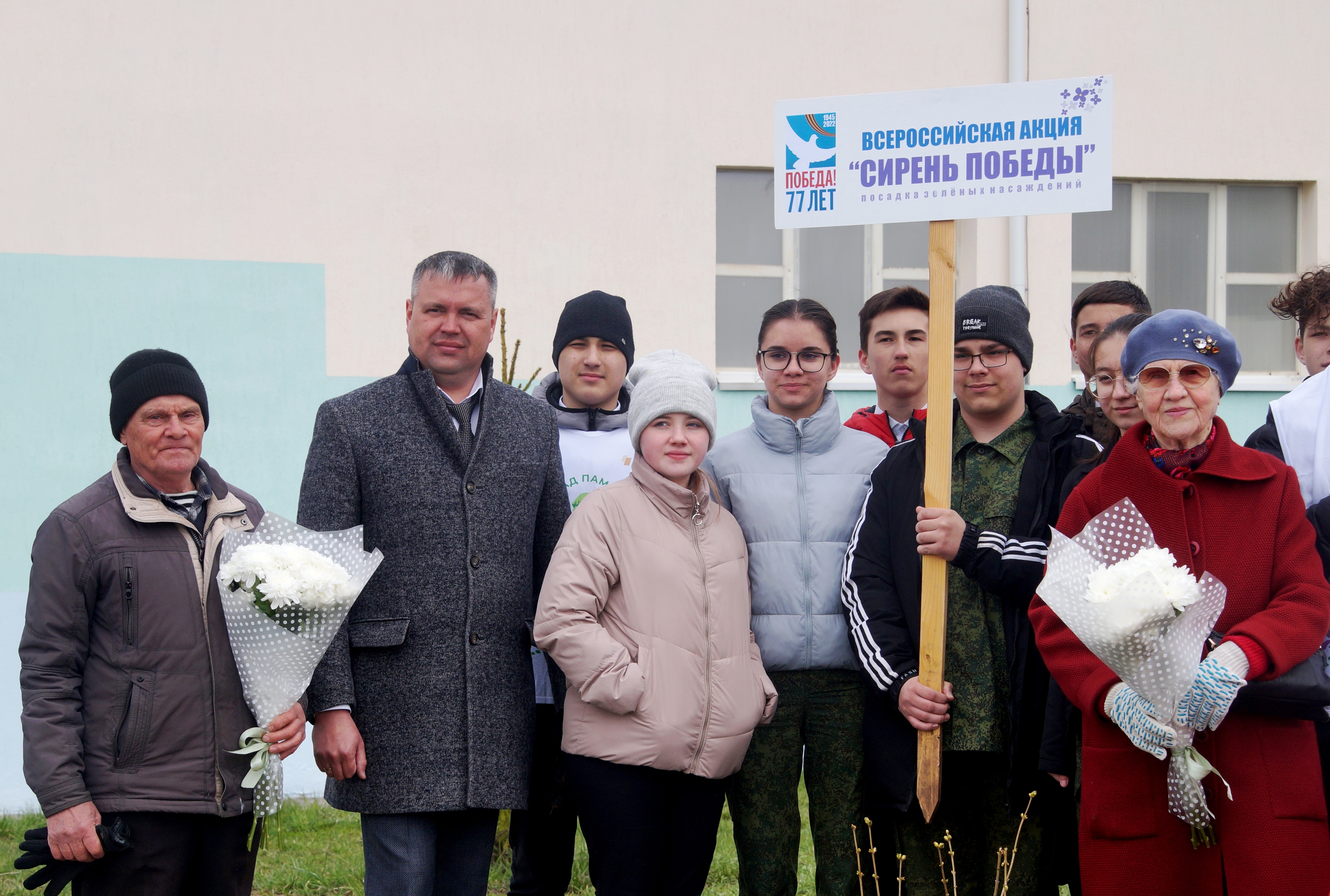 Ленинский район принял участие в высадке сирени в рамках акции «Сад памяти»  | Управа по Ленинскому району администрации города Чебоксары