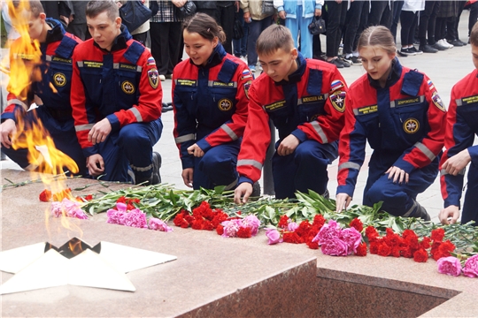 22 июня: В Ленинском районе состоялось возложение цветов на могилу воинов, умерших от ран в госпиталях города Чебоксары
