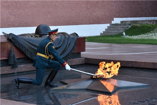 Частицу Вечного огня с Могилы Неизвестного Солдата передали для зажжения Мемориала «Строителям безмолвных рубежей» в Чувашии