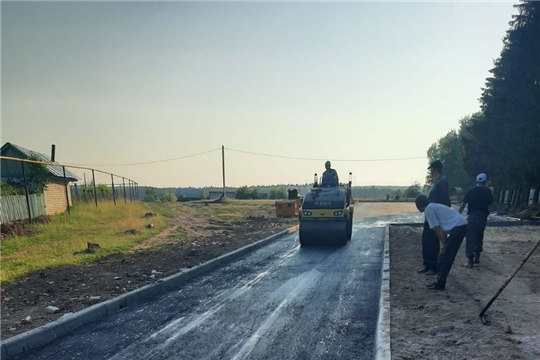 Ведутся работы по благоустройству общественной и дворовых территорий в д. Эльбарусово