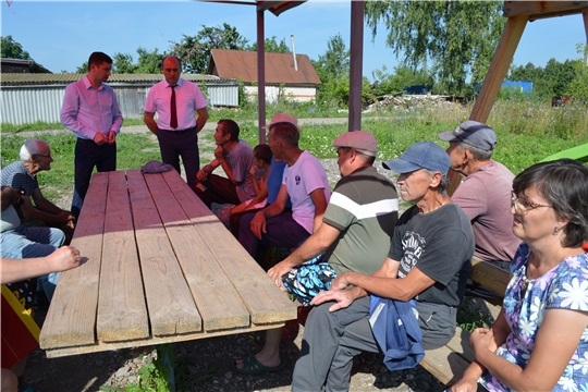 Встреча с населением в деревне Старое Тогаево