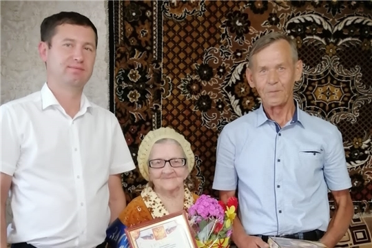 Заслуженный работник культуры Чувашии, старейший библиотекарь района Охоткина Нина Алексеевна отмечает 90-летний юбилей